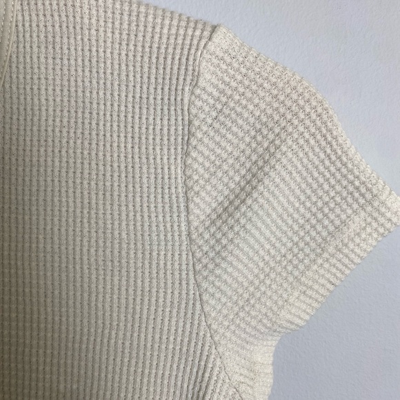 ARITZIA (TNA) Waffle Notch T-Shirt (Size Small) - Picture 3 of 5